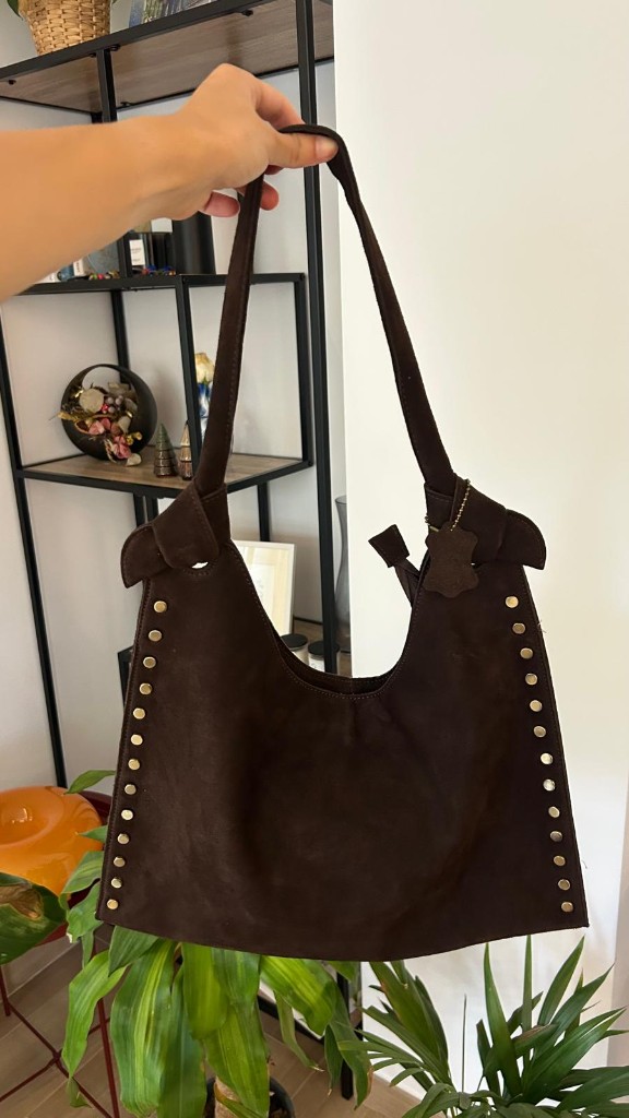 Bolso ante tachuelas marrón